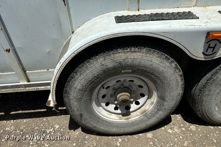 image for item NQ9657 2004 Circle D livestock trailer