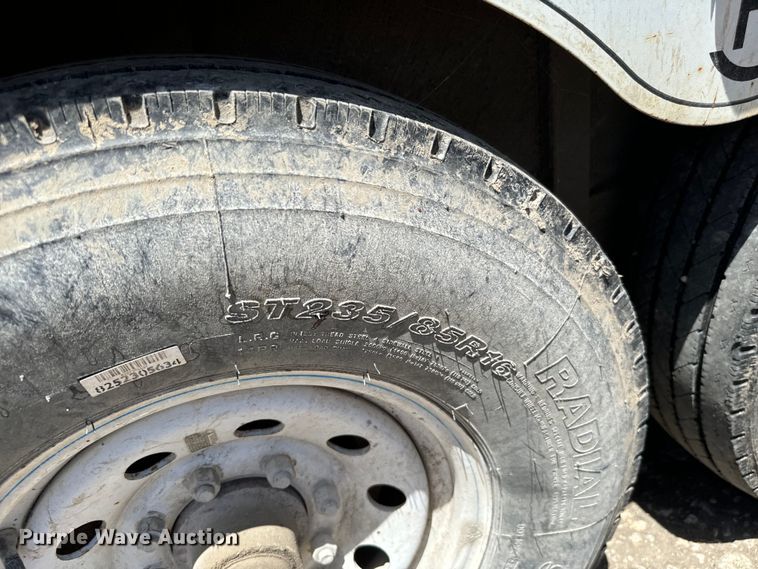 image for item NQ9657 2004 Circle D livestock trailer