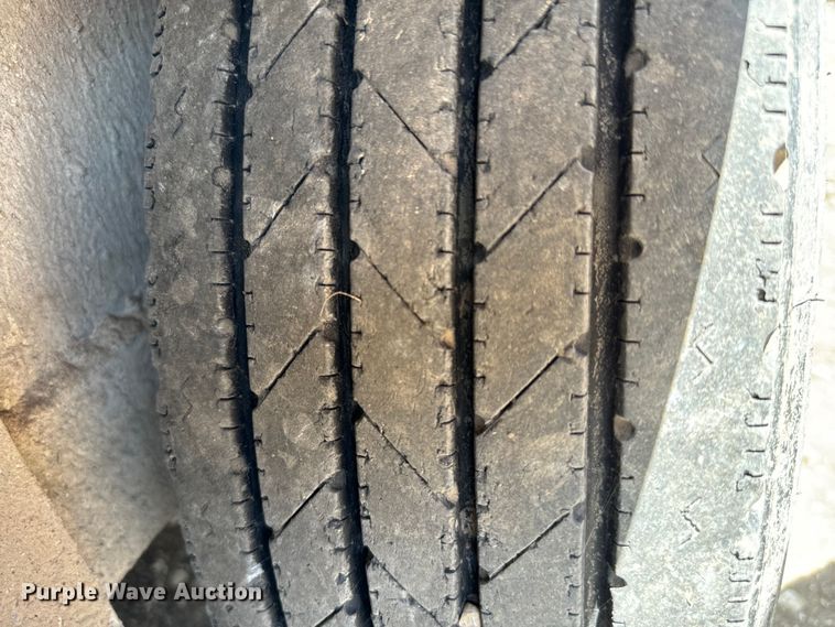 image for item NQ9657 2004 Circle D livestock trailer