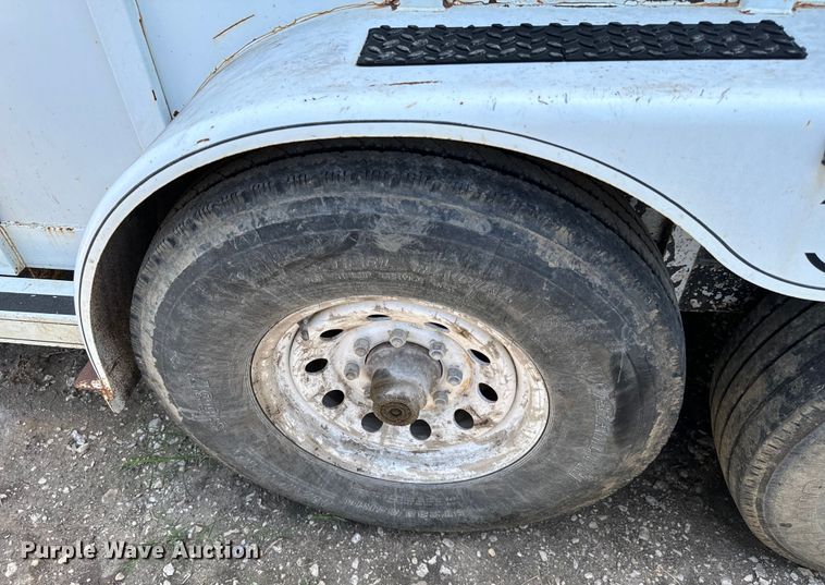 image for item NQ9657 2004 Circle D livestock trailer