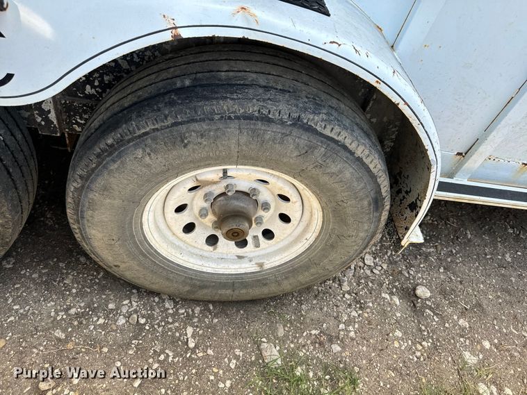 image for item NQ9657 2004 Circle D livestock trailer