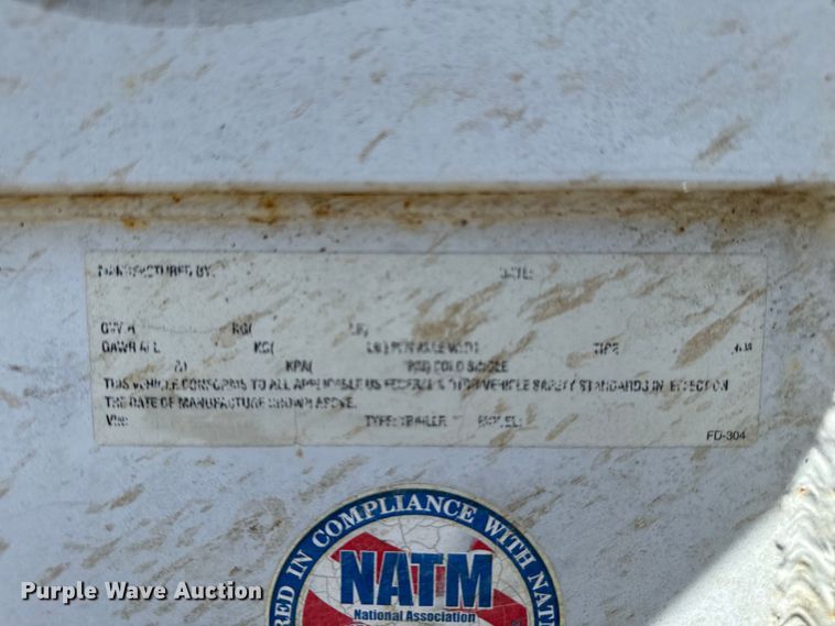 image for item NQ9657 2004 Circle D livestock trailer