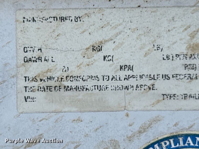 image for item NQ9657 2004 Circle D livestock trailer