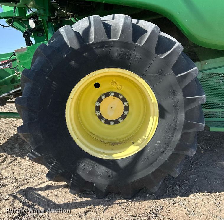 image for item OA9599 2007 John Deere 9660 STS combine