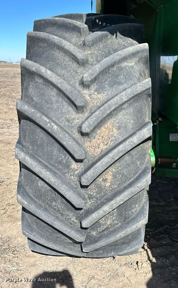 image for item OA9599 2007 John Deere 9660 STS combine