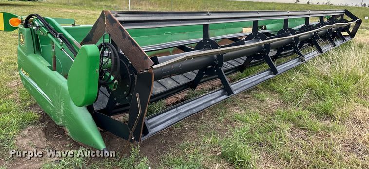 image for item OA9600 John Deere 936D draper head