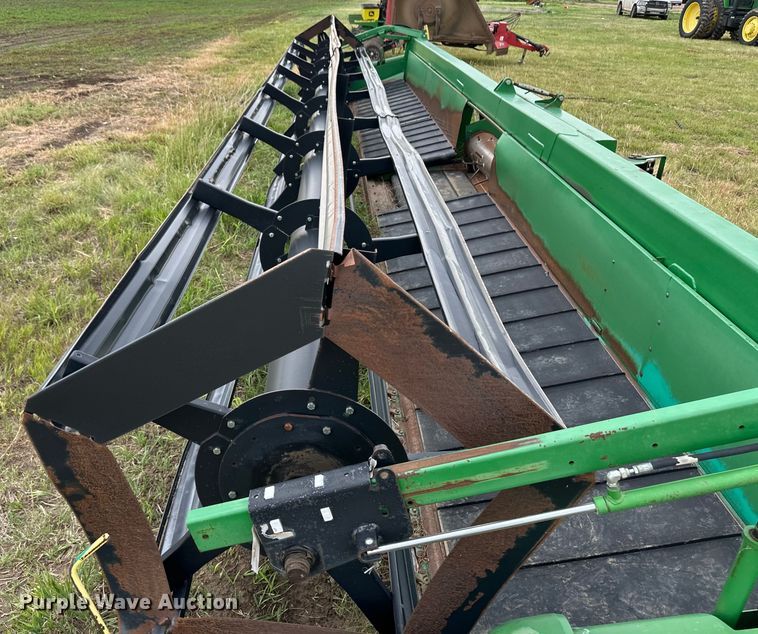 image for item OA9600 John Deere 936D draper head