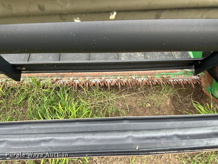 image for item OA9600 John Deere 936D draper head