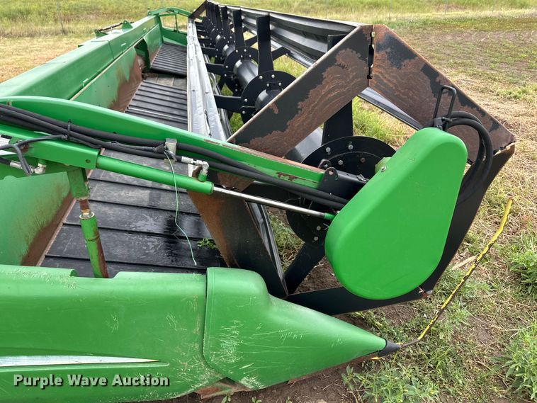 image for item OA9600 John Deere 936D draper head