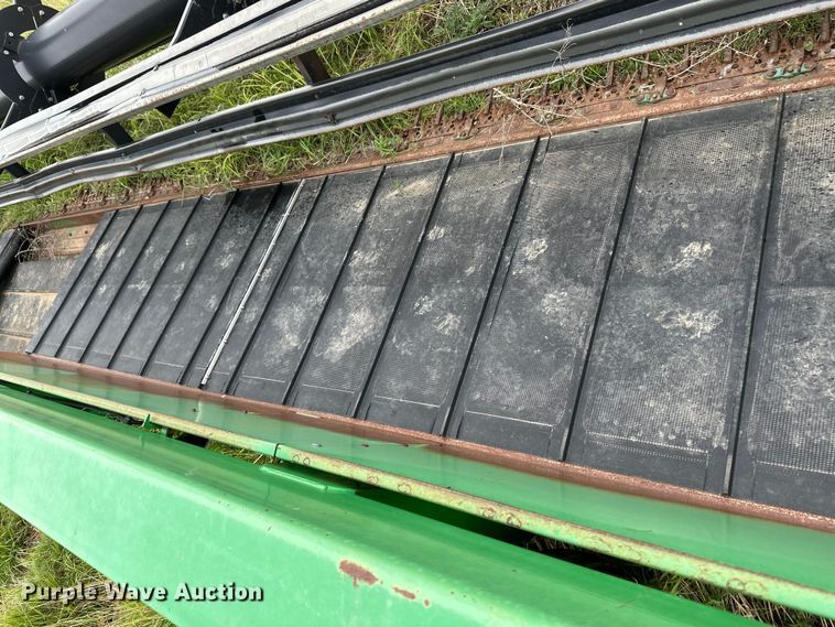 image for item OA9600 John Deere 936D draper head