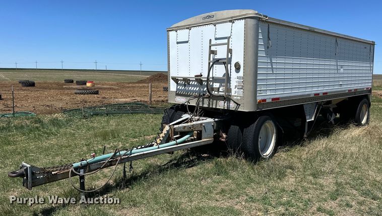 image for item OE9167 1992 Wilson DDWH-200 grain trailer