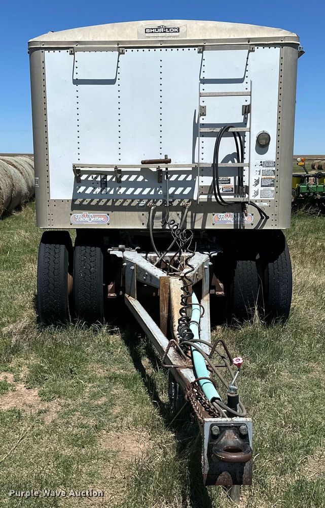 image for item OE9167 1992 Wilson DDWH-200 grain trailer