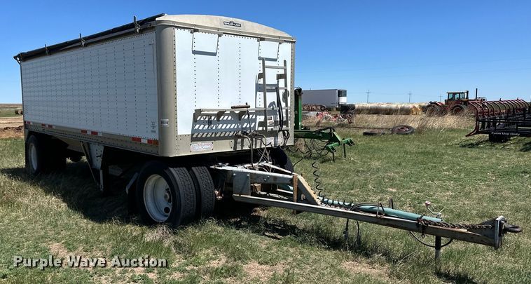 image for item OE9167 1992 Wilson DDWH-200 grain trailer