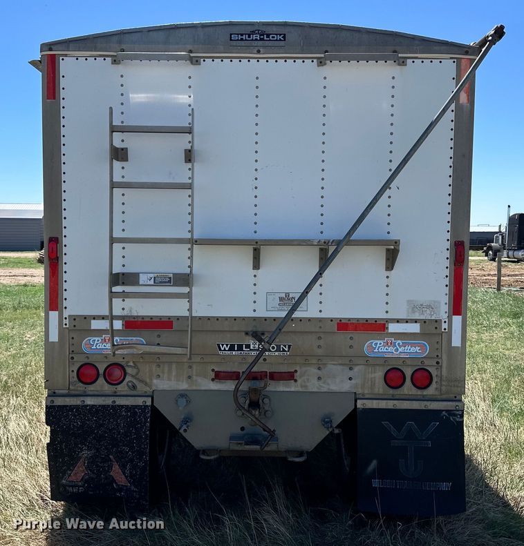 image for item OE9167 1992 Wilson DDWH-200 grain trailer