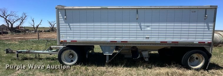 image for item OE9167 1992 Wilson DDWH-200 grain trailer