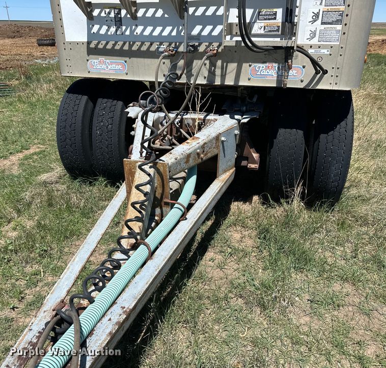 image for item OE9167 1992 Wilson DDWH-200 grain trailer