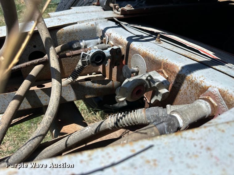 image for item OE9167 1992 Wilson DDWH-200 grain trailer