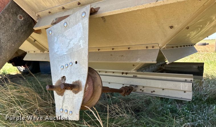 image for item OE9167 1992 Wilson DDWH-200 grain trailer