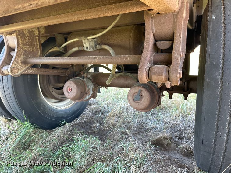 image for item OE9167 1992 Wilson DDWH-200 grain trailer