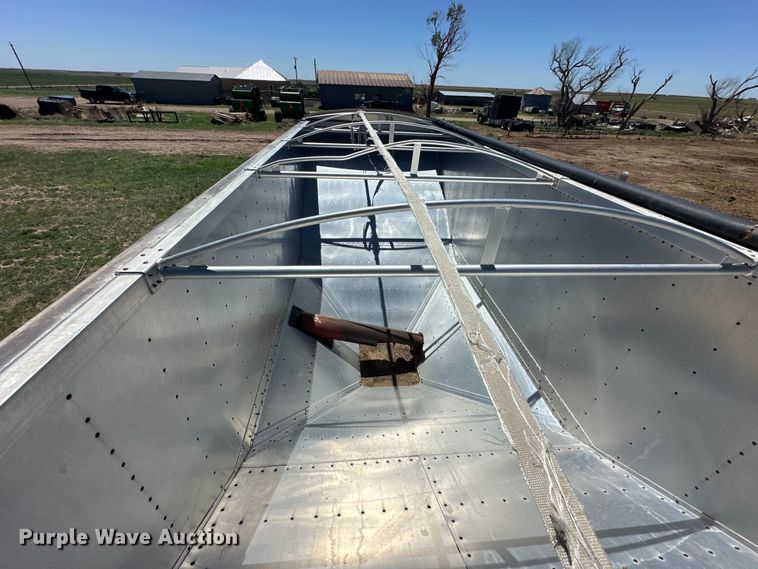 image for item OE9167 1992 Wilson DDWH-200 grain trailer