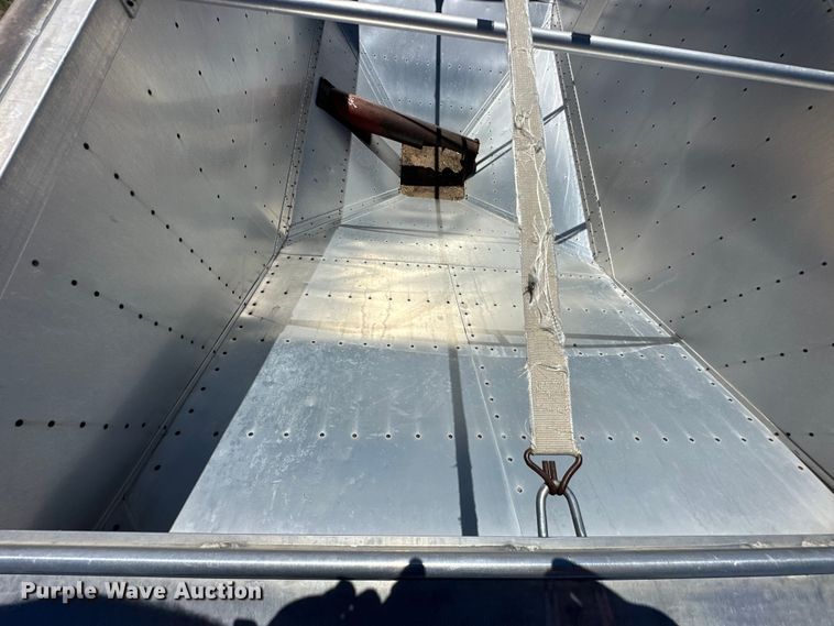 image for item OE9167 1992 Wilson DDWH-200 grain trailer