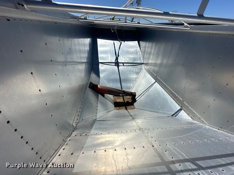 image for item OE9167 1992 Wilson DDWH-200 grain trailer