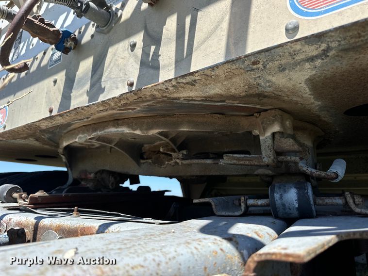 image for item OE9167 1992 Wilson DDWH-200 grain trailer