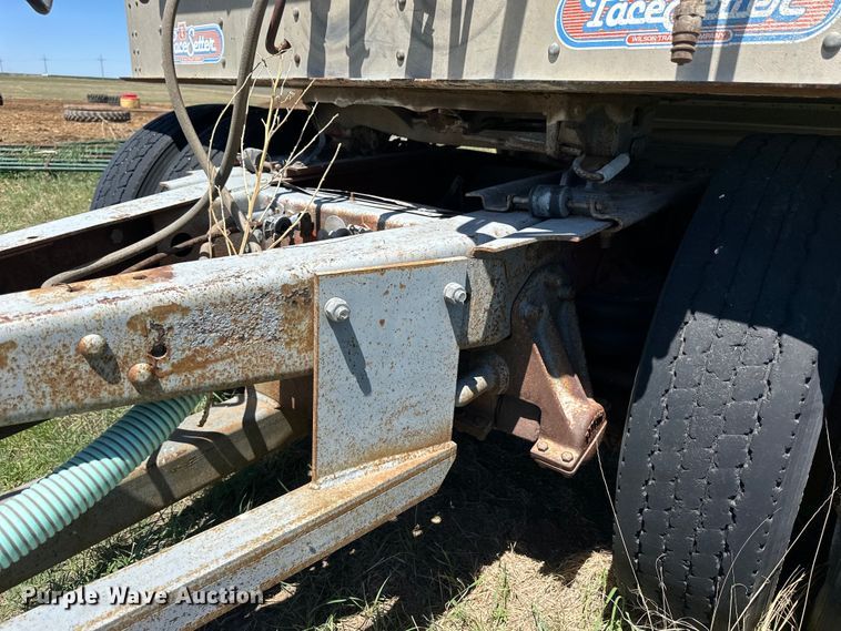 image for item OE9167 1992 Wilson DDWH-200 grain trailer