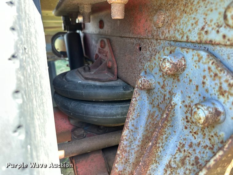 image for item OE9167 1992 Wilson DDWH-200 grain trailer