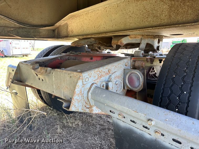 image for item OE9167 1992 Wilson DDWH-200 grain trailer