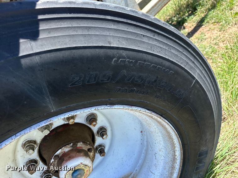 image for item OE9167 1992 Wilson DDWH-200 grain trailer