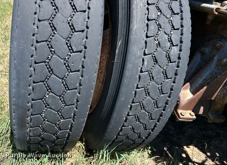 image for item OE9167 1992 Wilson DDWH-200 grain trailer