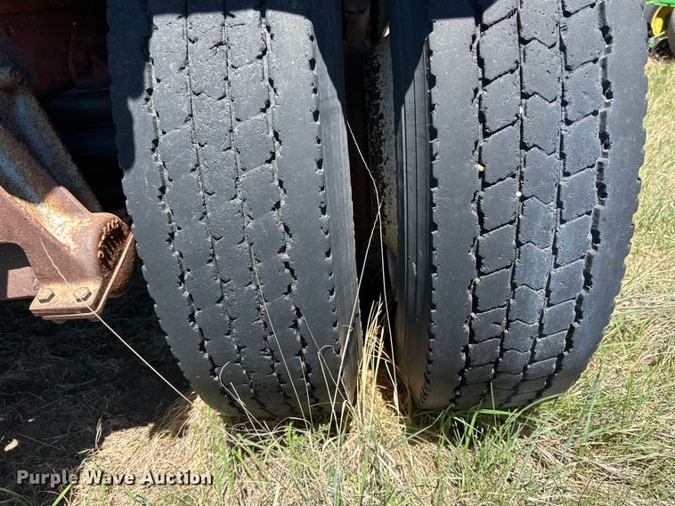 image for item OE9167 1992 Wilson DDWH-200 grain trailer