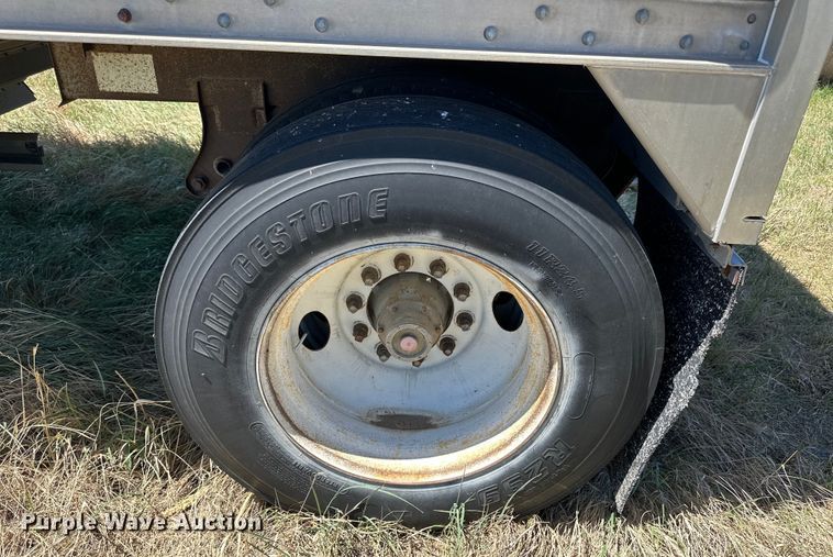 image for item OE9167 1992 Wilson DDWH-200 grain trailer