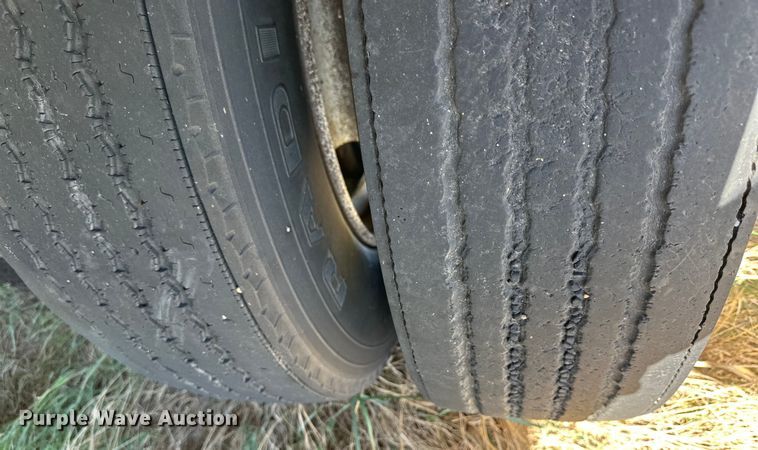 image for item OE9167 1992 Wilson DDWH-200 grain trailer