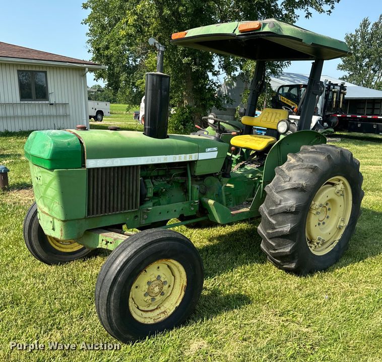 image for item OF9792 1976 John Deere 2240 tractor