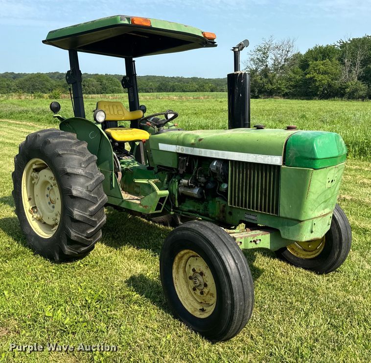 image for item OF9792 1976 John Deere 2240 tractor