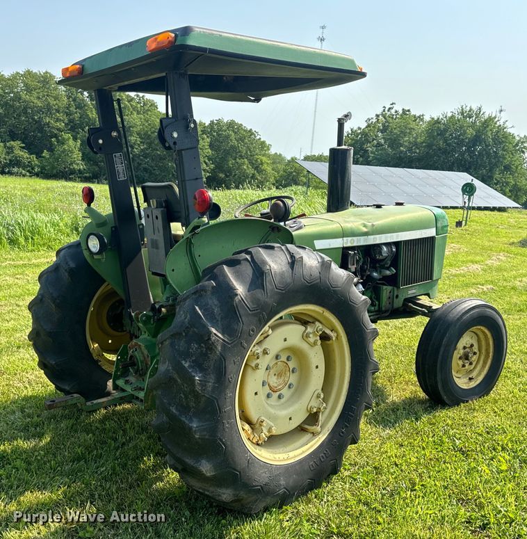 image for item OF9792 1976 John Deere 2240 tractor
