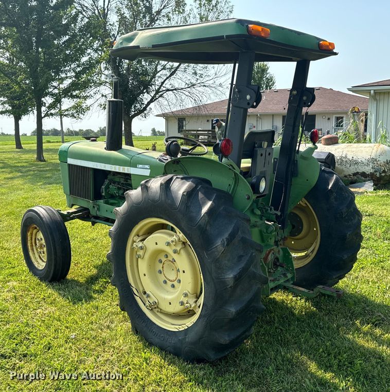 image for item OF9792 1976 John Deere 2240 tractor