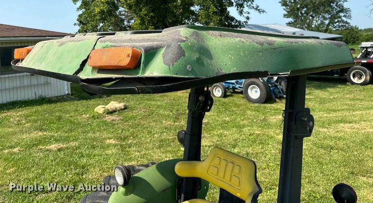 image for item OF9792 1976 John Deere 2240 tractor