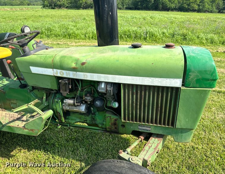 image for item OF9792 1976 John Deere 2240 tractor