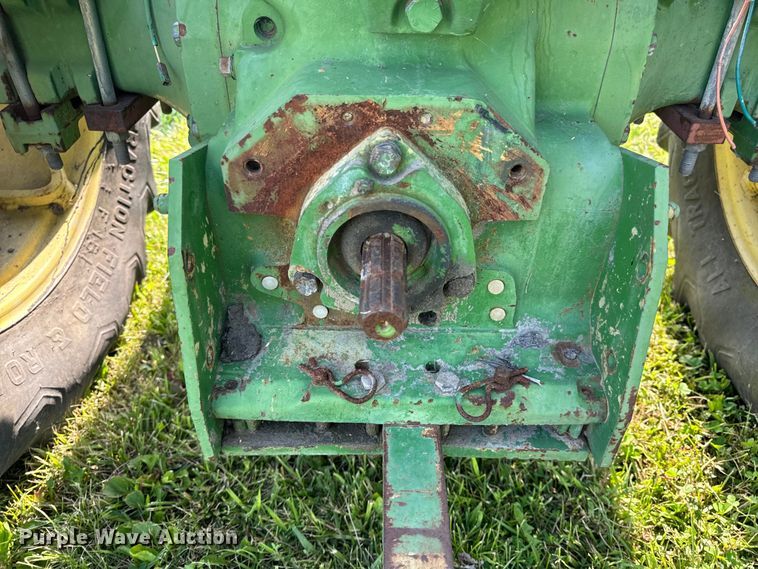 image for item OF9792 1976 John Deere 2240 tractor