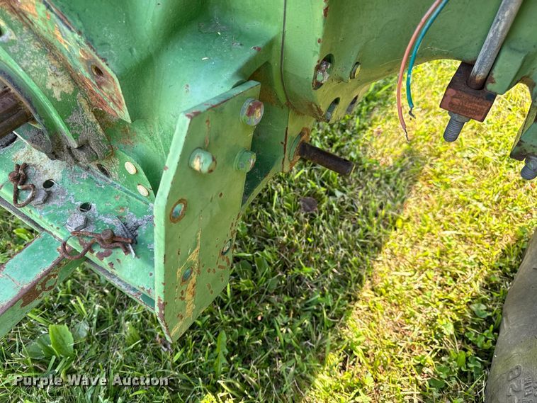 image for item OF9792 1976 John Deere 2240 tractor