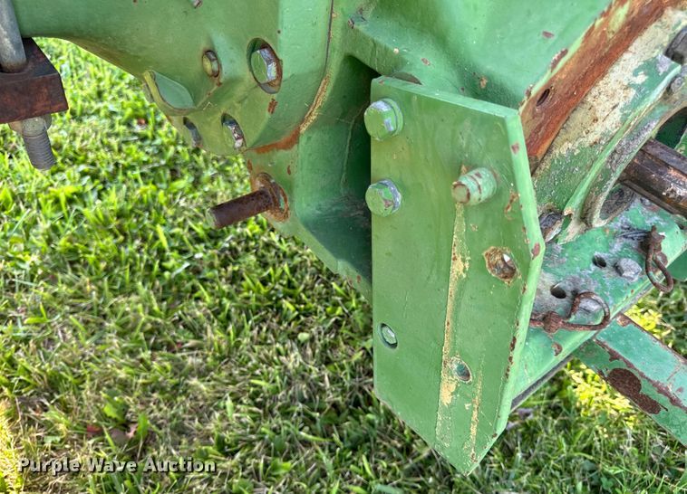 image for item OF9792 1976 John Deere 2240 tractor