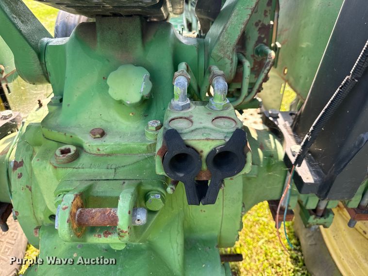 image for item OF9792 1976 John Deere 2240 tractor