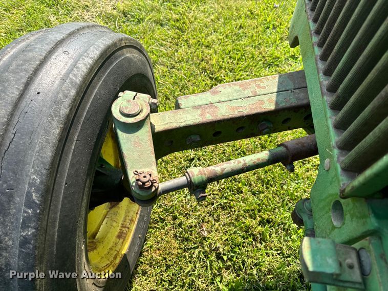 image for item OF9792 1976 John Deere 2240 tractor