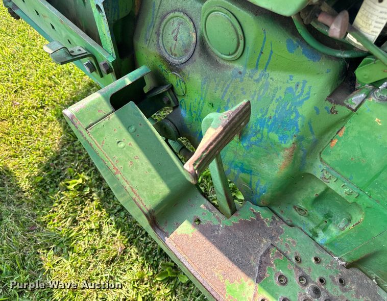 image for item OF9792 1976 John Deere 2240 tractor