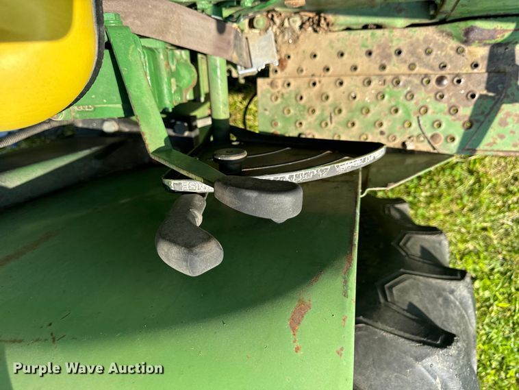 image for item OF9792 1976 John Deere 2240 tractor