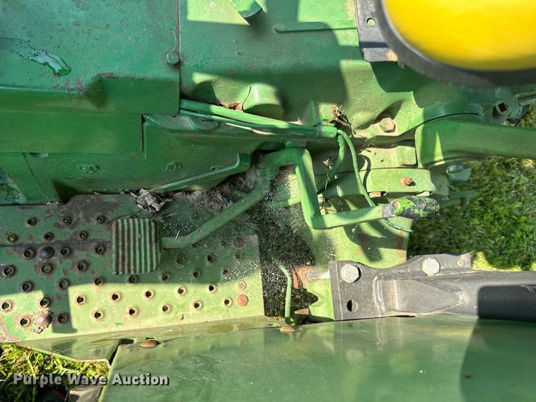 image for item OF9792 1976 John Deere 2240 tractor