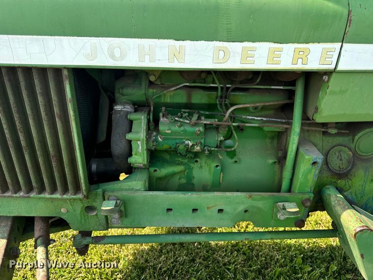 image for item OF9792 1976 John Deere 2240 tractor